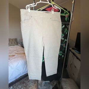 Hillary Radley beige capri pant